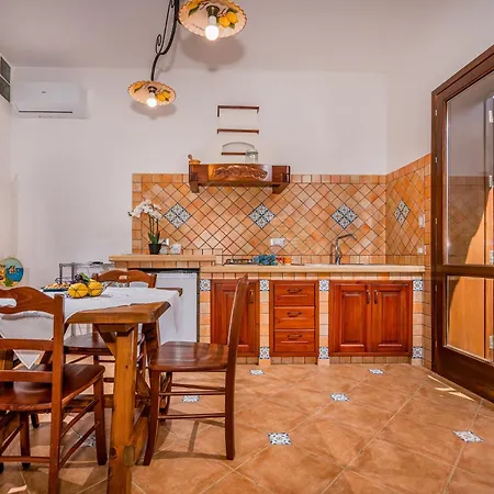 Anna E Cantina Vito Vicinissimi Riserva Dello Zingaro *