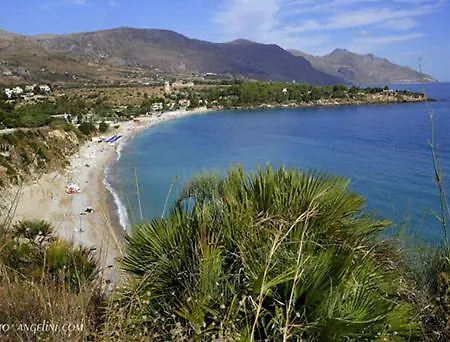 Anna E Cantina Vito Vicinissimi Riserva Dello Zingaro *